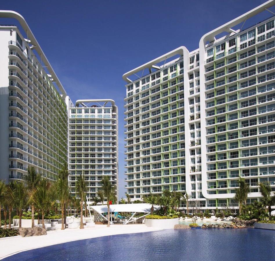 Azure Urban Beach Resort Manila By Radlett Bagian luar foto