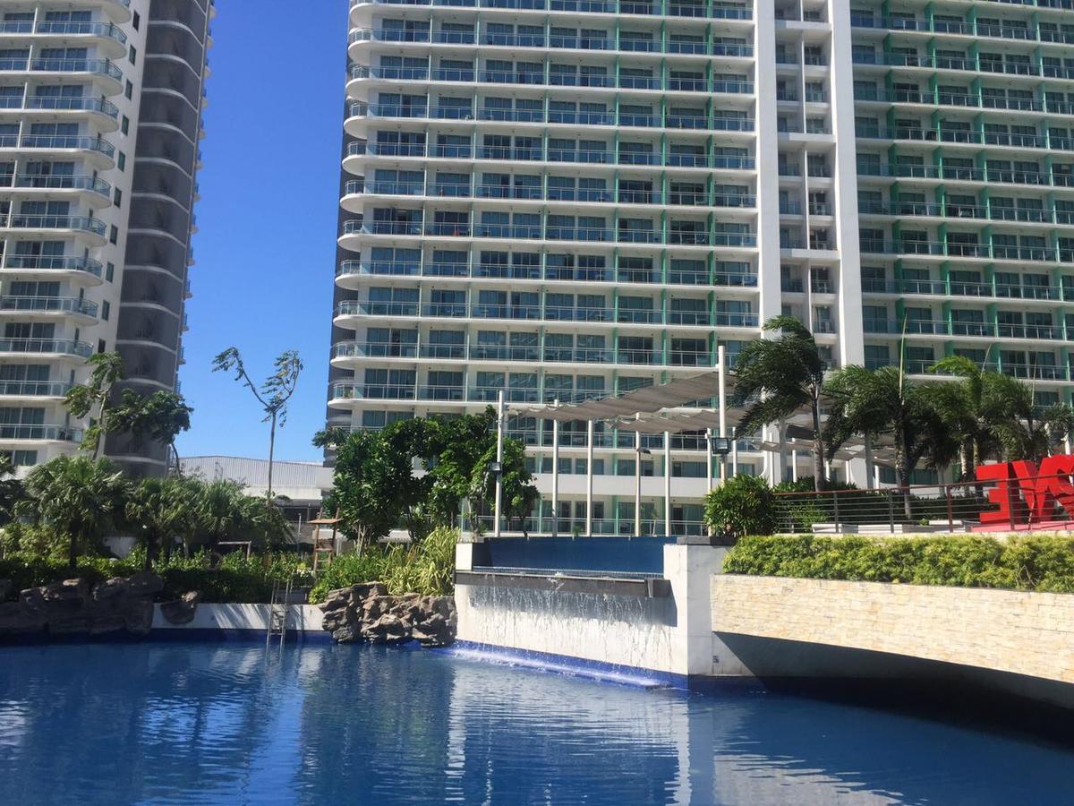 Azure Urban Beach Resort Manila By Radlett Bagian luar foto