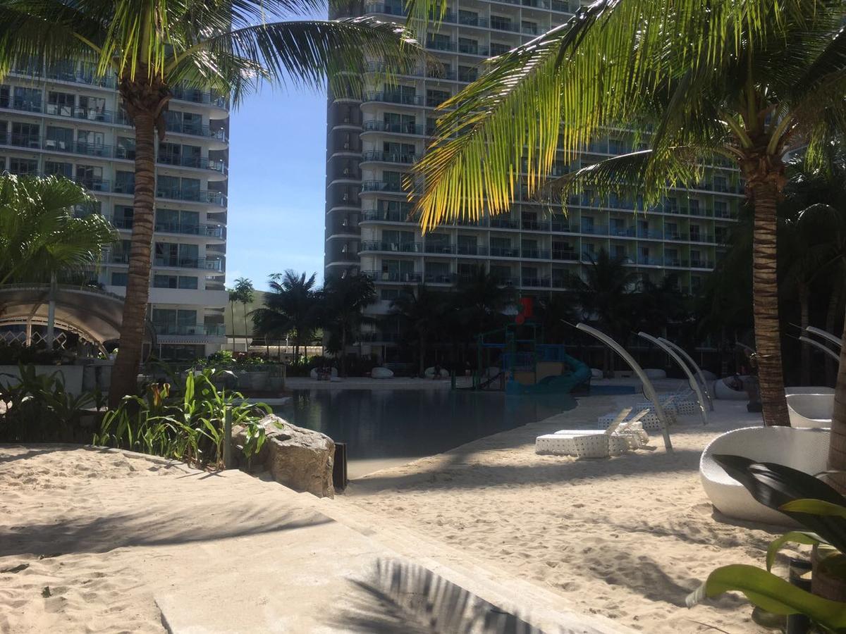 Azure Urban Beach Resort Manila By Radlett Bagian luar foto