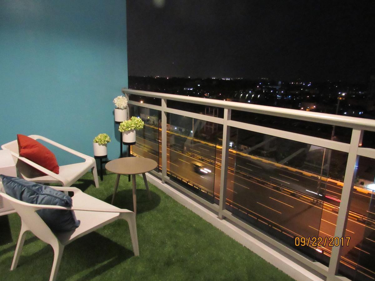 Azure Urban Beach Resort Manila By Radlett Bagian luar foto