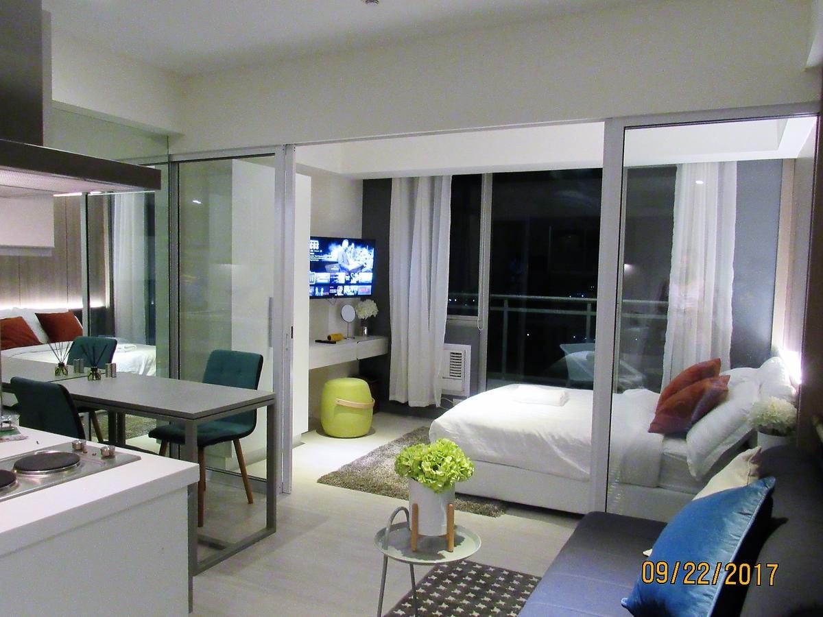 Azure Urban Beach Resort Manila By Radlett Bagian luar foto