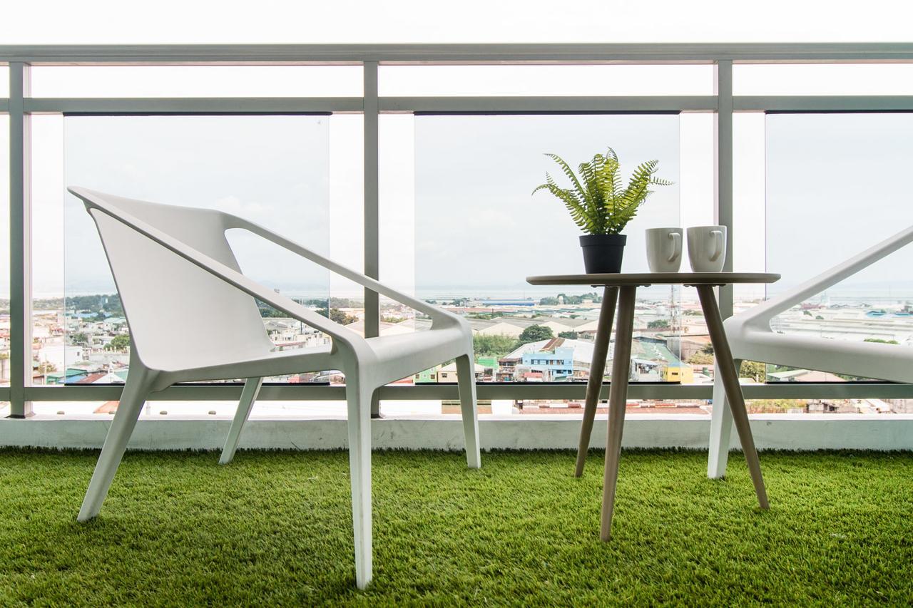 Azure Urban Beach Resort Manila By Radlett Bagian luar foto