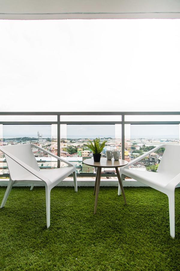 Azure Urban Beach Resort Manila By Radlett Bagian luar foto