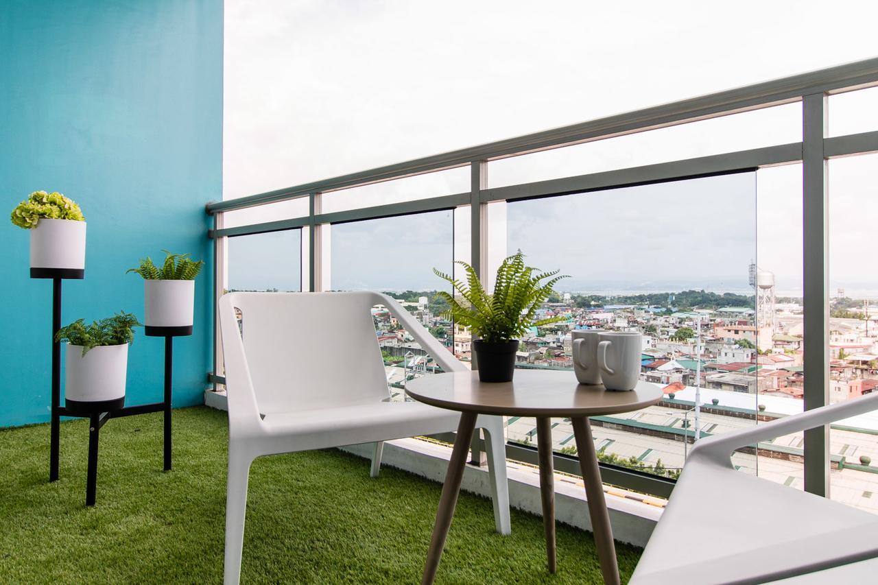 Azure Urban Beach Resort Manila By Radlett Bagian luar foto