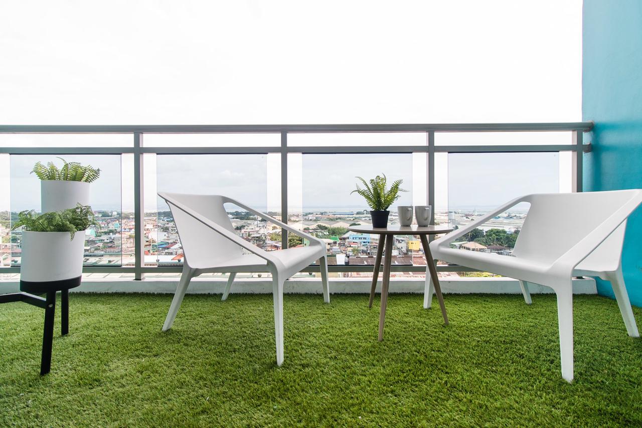 Azure Urban Beach Resort Manila By Radlett Bagian luar foto